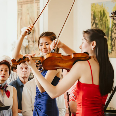 The Violin Channel: VC Artists Hina & Fiona to Give World Premiere of John Corigliano's New Double Violin Concerto